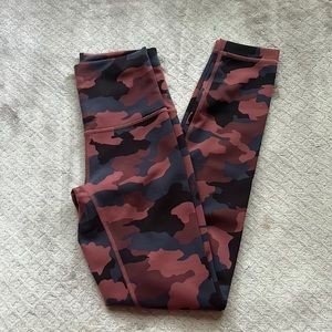 Wunder Under HR Tight 25” - Heritage 365 Camo Smoky Red Night Sea Multi